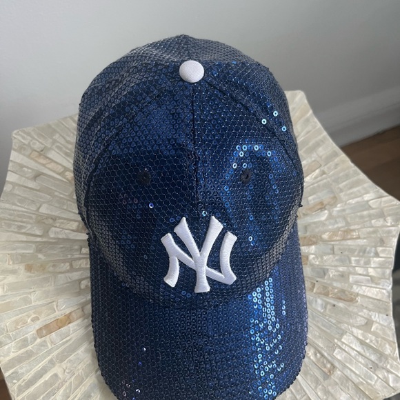 Adult Yankee MLB Blue Sequin Cap - Picture 3 of 5